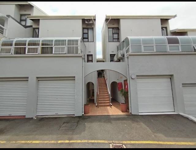 3 BEDROOM TOWNHOUSE FOR SALE IN UMHLANGA CENTRAL